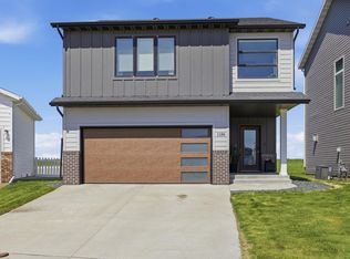 1186 Albert Ct W, West Fargo, ND 58078