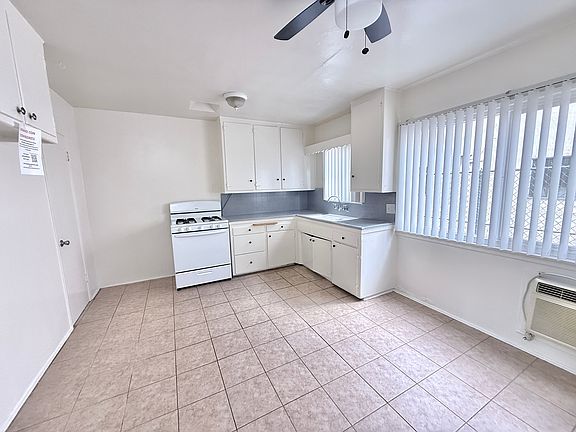 4th image of 15832 Vanowen St APT 3