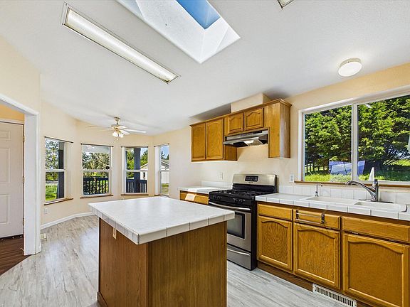 4th image of 255 Hillcrest Rd
