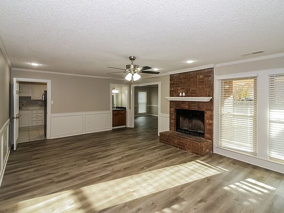3rd image of 8315 Chimneyrock Blvd