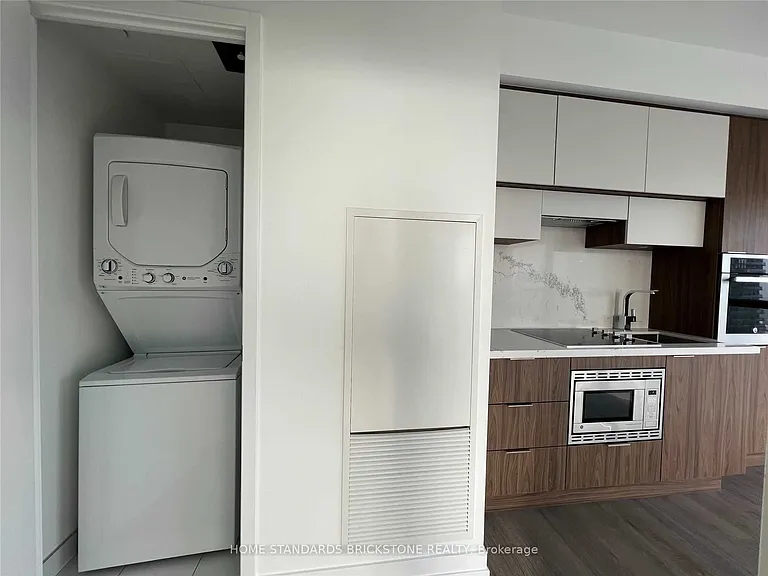39 Roehampton Ave #2403 — Photo 9