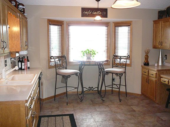 Kitchen 1/ Eat in kitchen