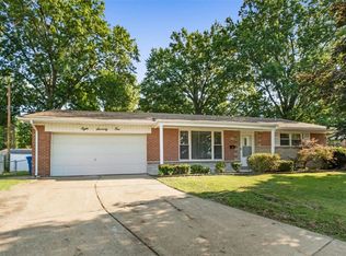 871 Wycliffe Ct, Saint Louis, MO 63125