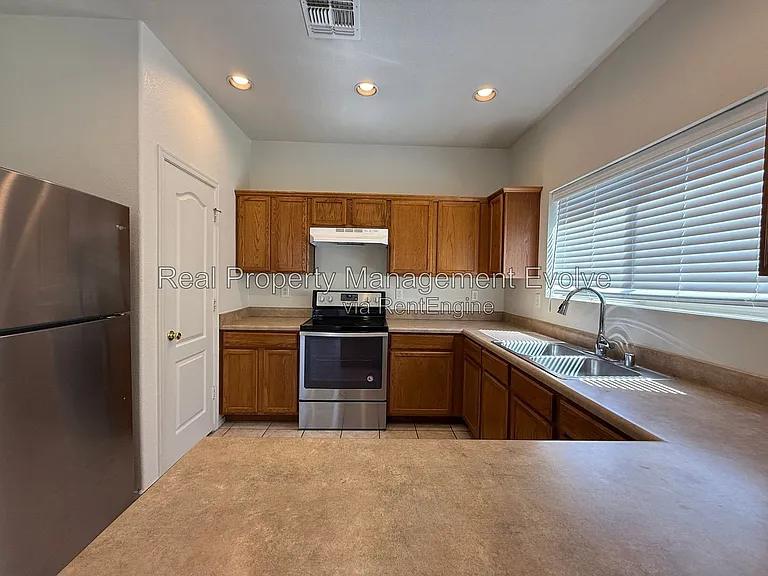 9503 N 82nd Ln — Photo 7