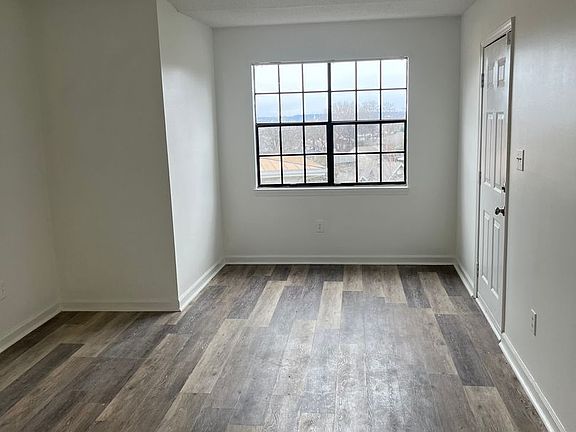 4th image of 2721 Hanover Cir #5