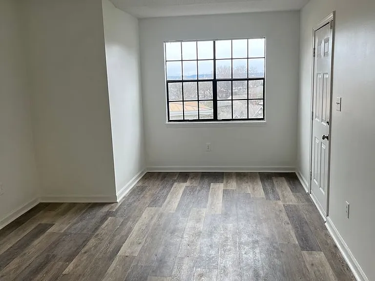 2721 Hanover Cir — Photo 3