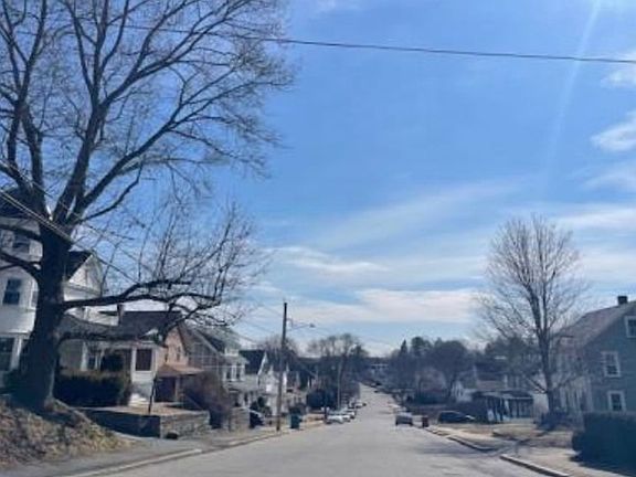 Exterior Neighborhood (street photo)