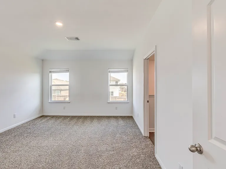 117 Fairfax Ln — Photo 15