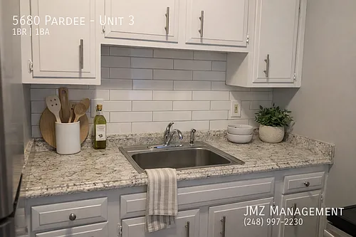 5680 Pardee Rd #3 Photo 1