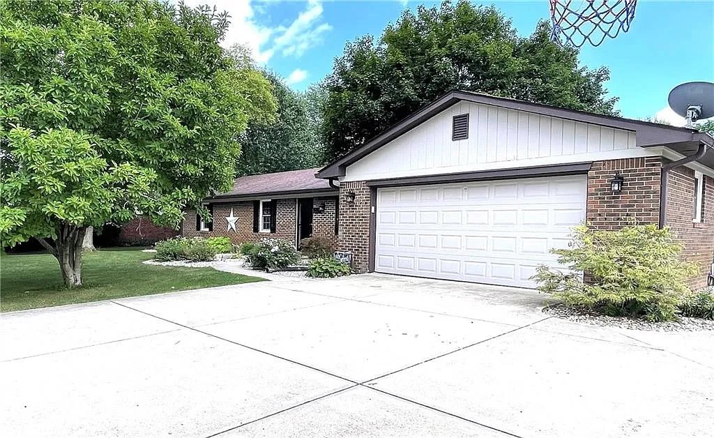 2109 Osman Ln photo 1
