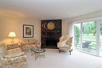 3rd image of 32 W Wimbolton Dr