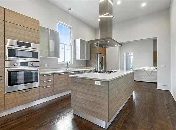 5th image of 601 Philip St