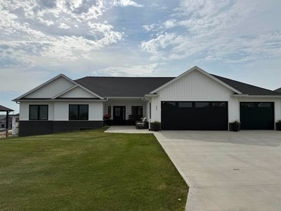 345 Wyatt Dr, Peosta, IA, 52068