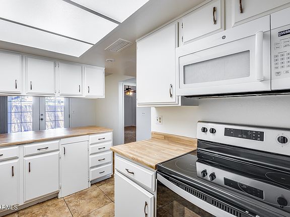 2nd image of 2533 W HAZELWOOD Street #6