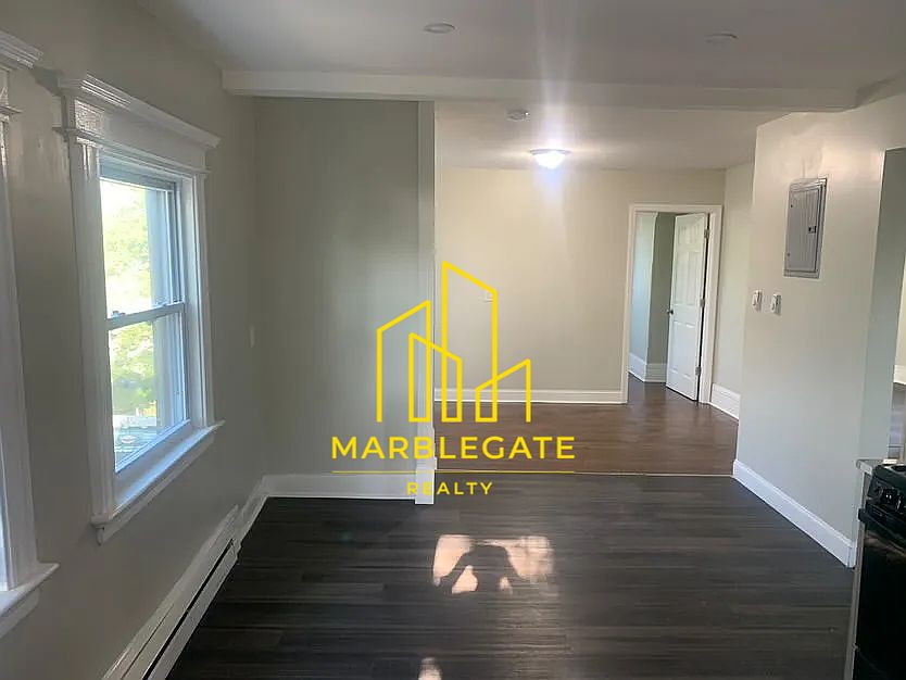 2nd image of 76 Ridge St #33