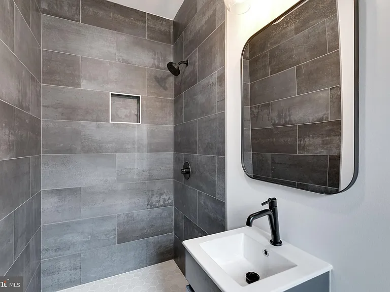 555 N Lawrence St — Photo 12