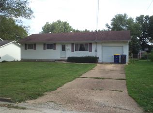 940 Meadow Dr, Saint Clair, MO 63077
