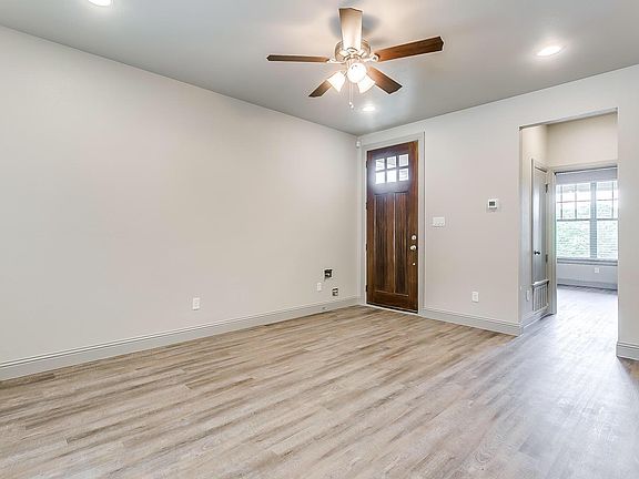 3rd image of 2513 McCart Ave