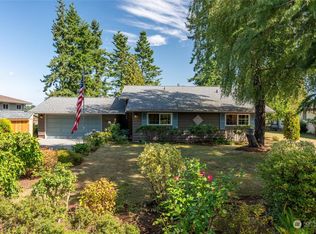 8142 Comox Rd, Oak Harbor, WA 98230