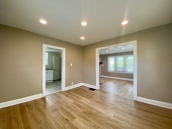 5th image of 1482 E 26th Ave