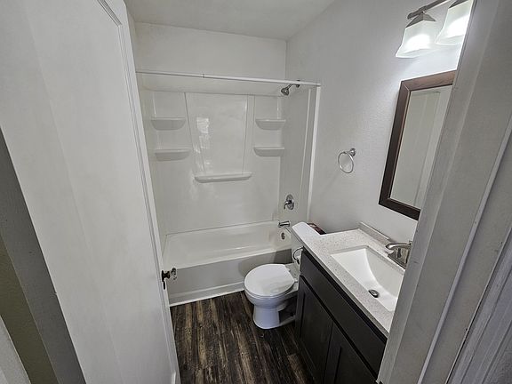 3rd image of 804 N 8th Ave