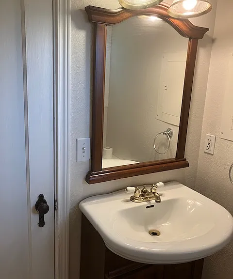 1/2 bath downstairs-