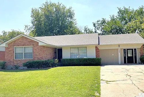1226 McDonald Dr Photo 1