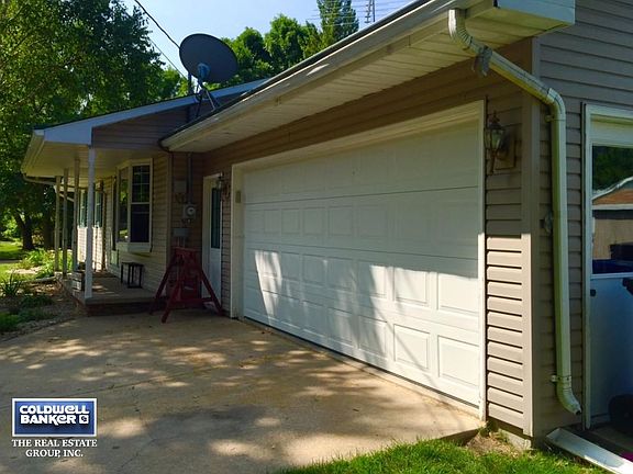 Spacious 2.5 Car Garage