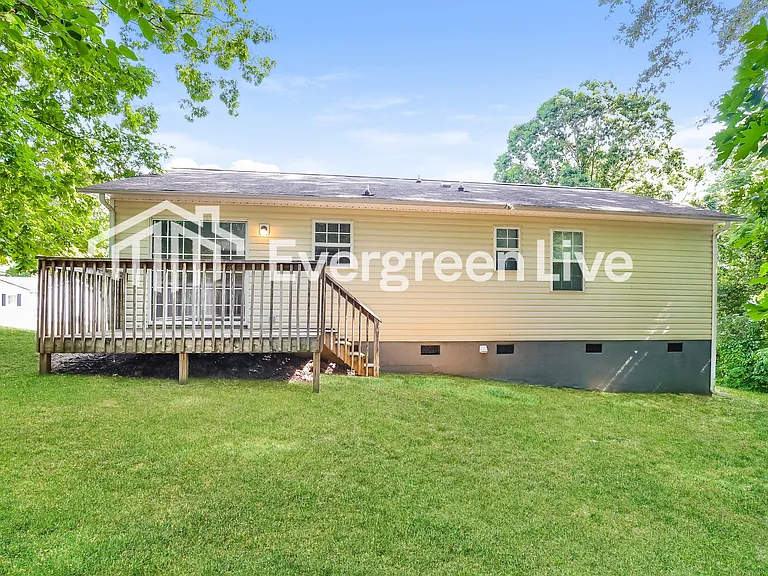 707 Grand St — Photo 14
