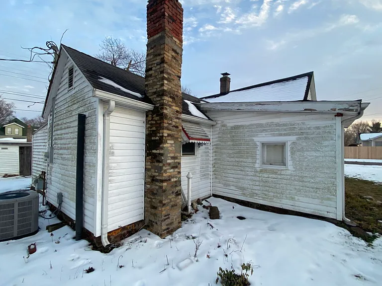 533 Higgins St — Photo 35