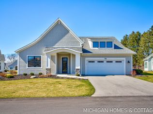 709 Bayshore Dr, Holland, MI 49424