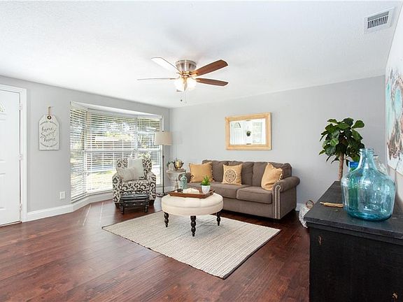 4th image of 2420 19th St N
