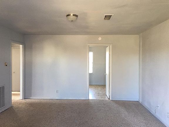 5th image of 1142 S San Jose Dr