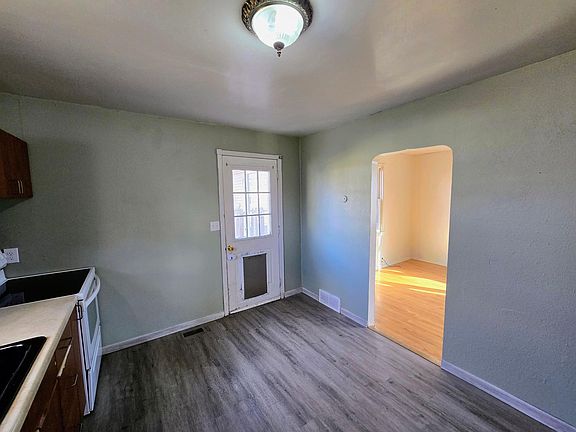 2nd image of 116 6th St E