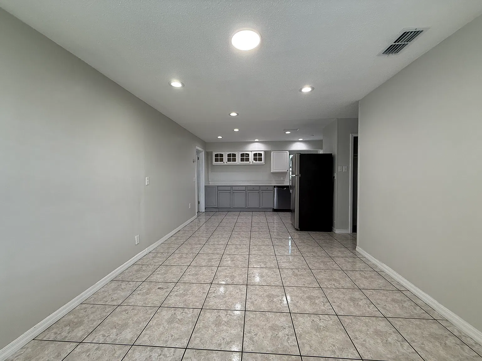 3 bed, 1373 sqft, $2,000 — Photo 2