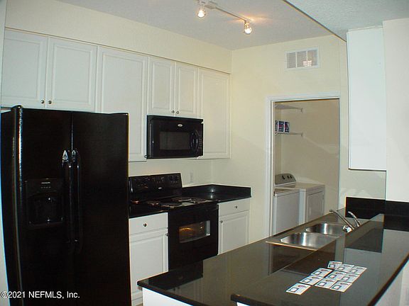 3rd image of 8539 GATE Parkway #614