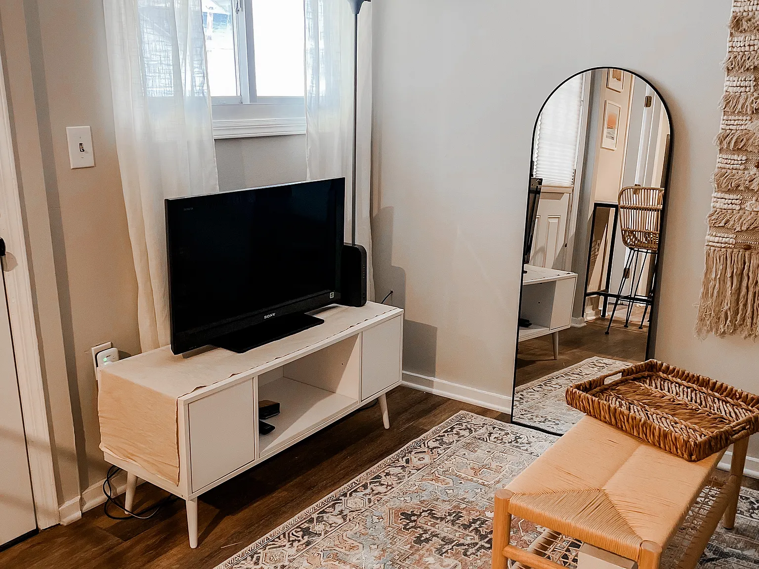 2 bed, 700 sqft, $1,700 — Photo 3