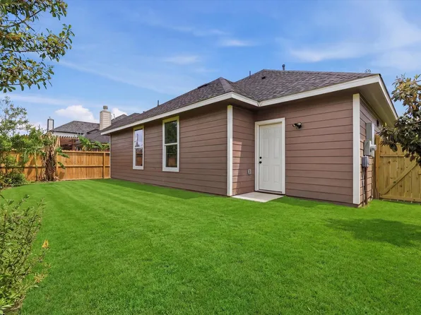 5014 E Meadow Dr, Deer Park, TX 77536