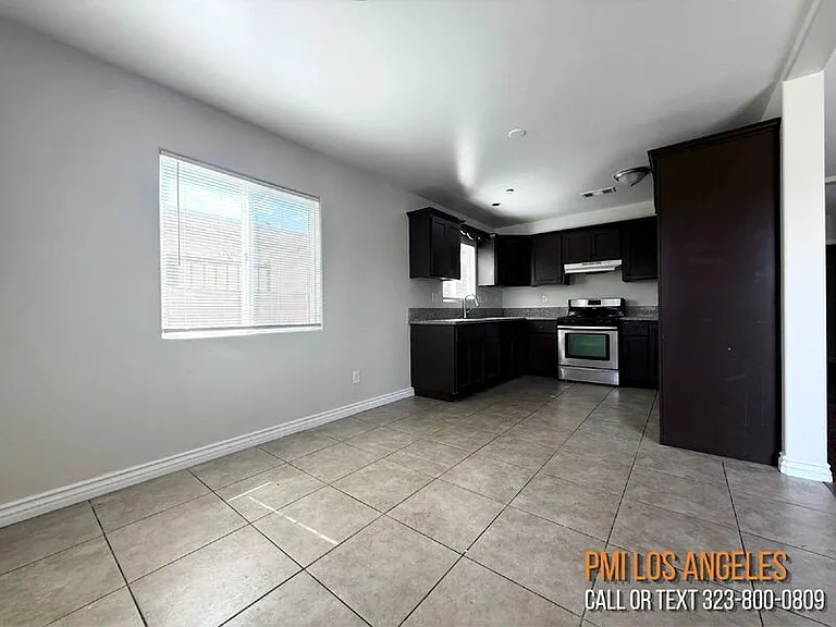 1549 E 50th St — Photo 11