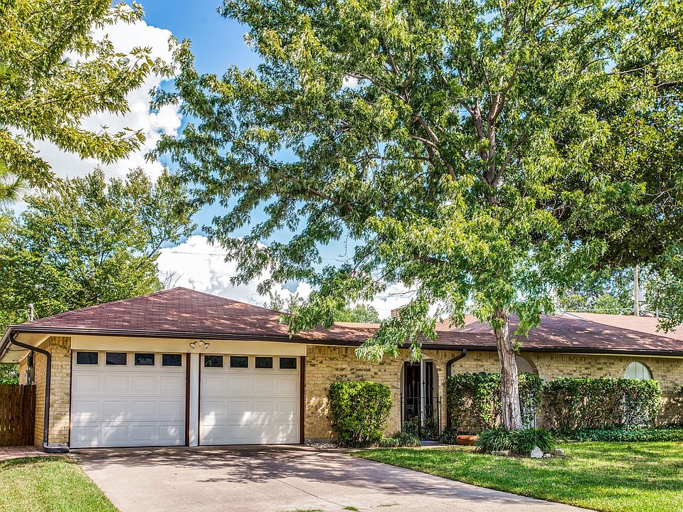 811-charter-oak-ct-arlington-tx-High-Res-1.jpg