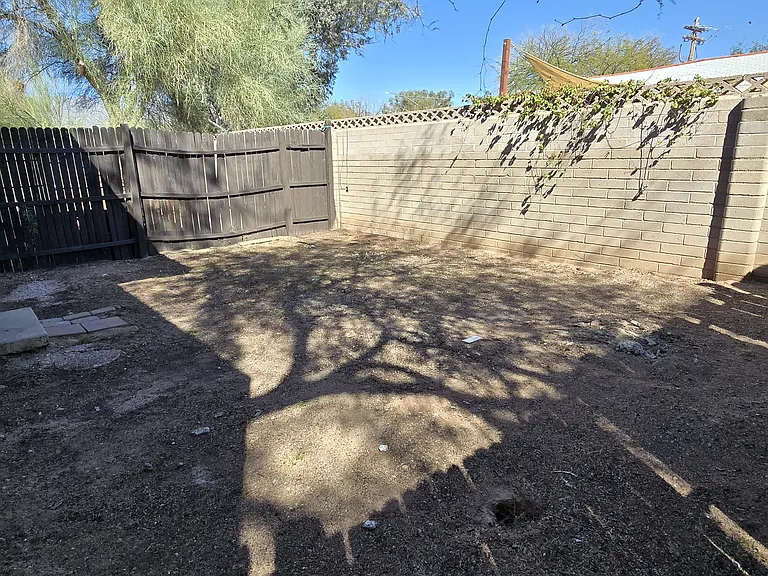 Large Fenced Shaded Backyard