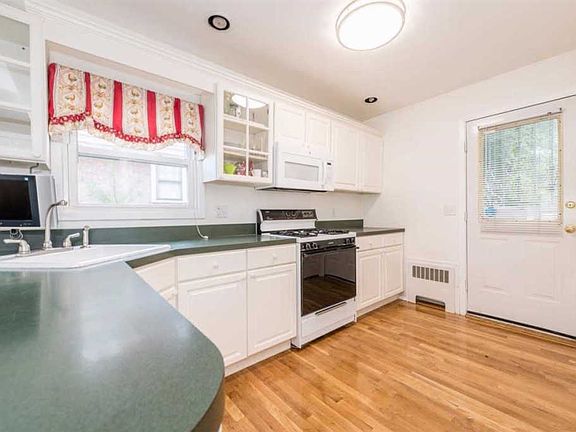2nd image of 63 Park Ave