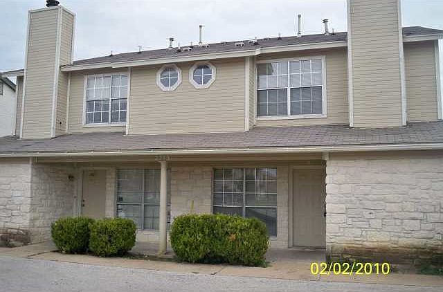 1st image of 2215C Creekside Ln