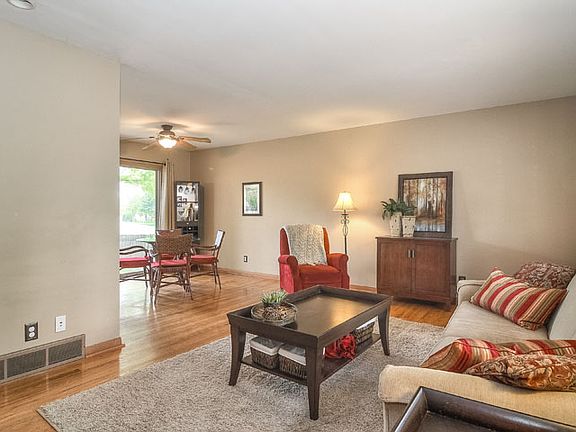 4th image of 9041 Knox Ln