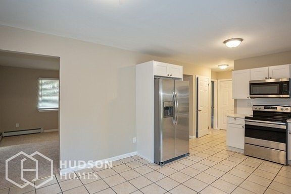 4th image of 55 Rose Ln