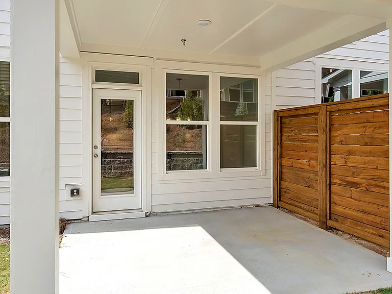 1258 Winterhaven Dr — Photo 15