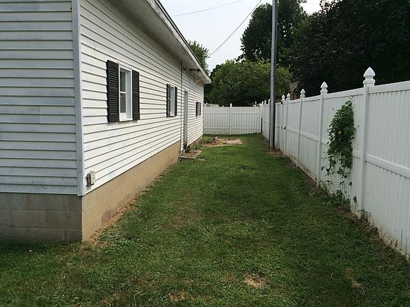 4th image of 407 N Van Buren St