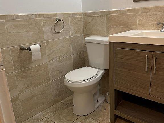 2nd image of 39 E 39th St APT 6D