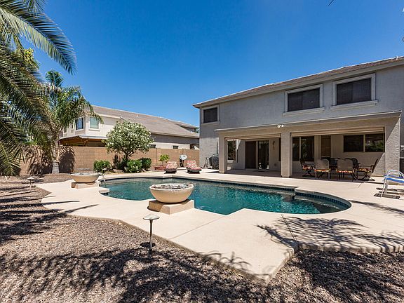5th image of 2591 W Sunset Way