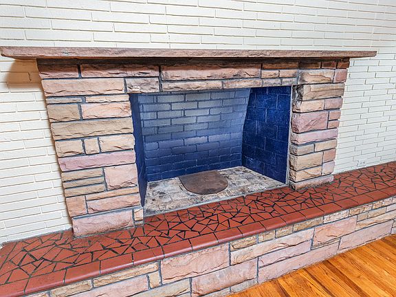 4th image of 704 Pearces Rd